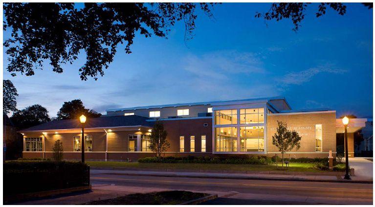 Alumni Hall at night.jpg