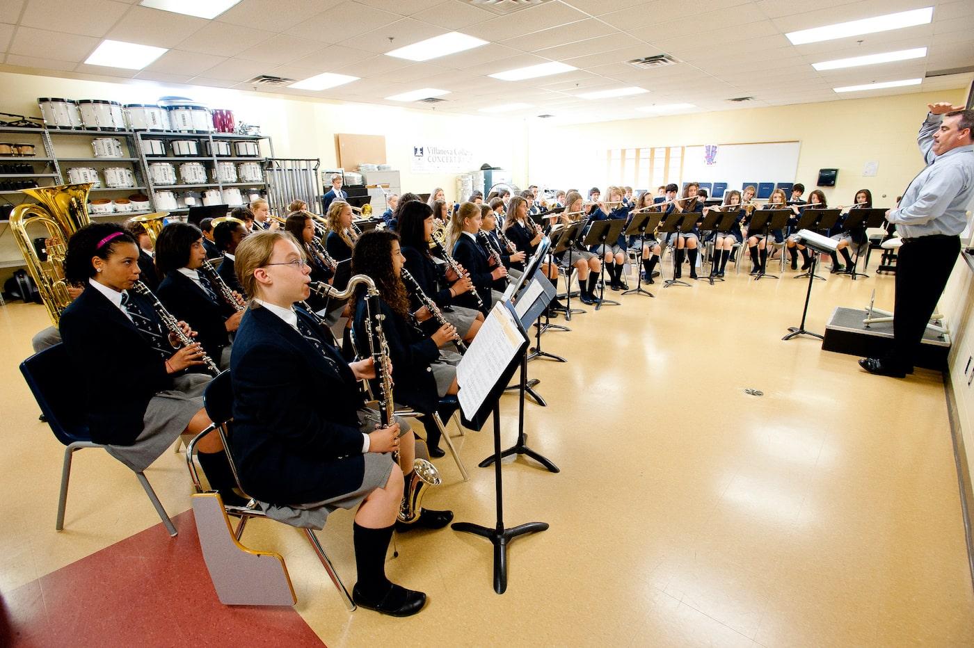 Band01-min.jpg