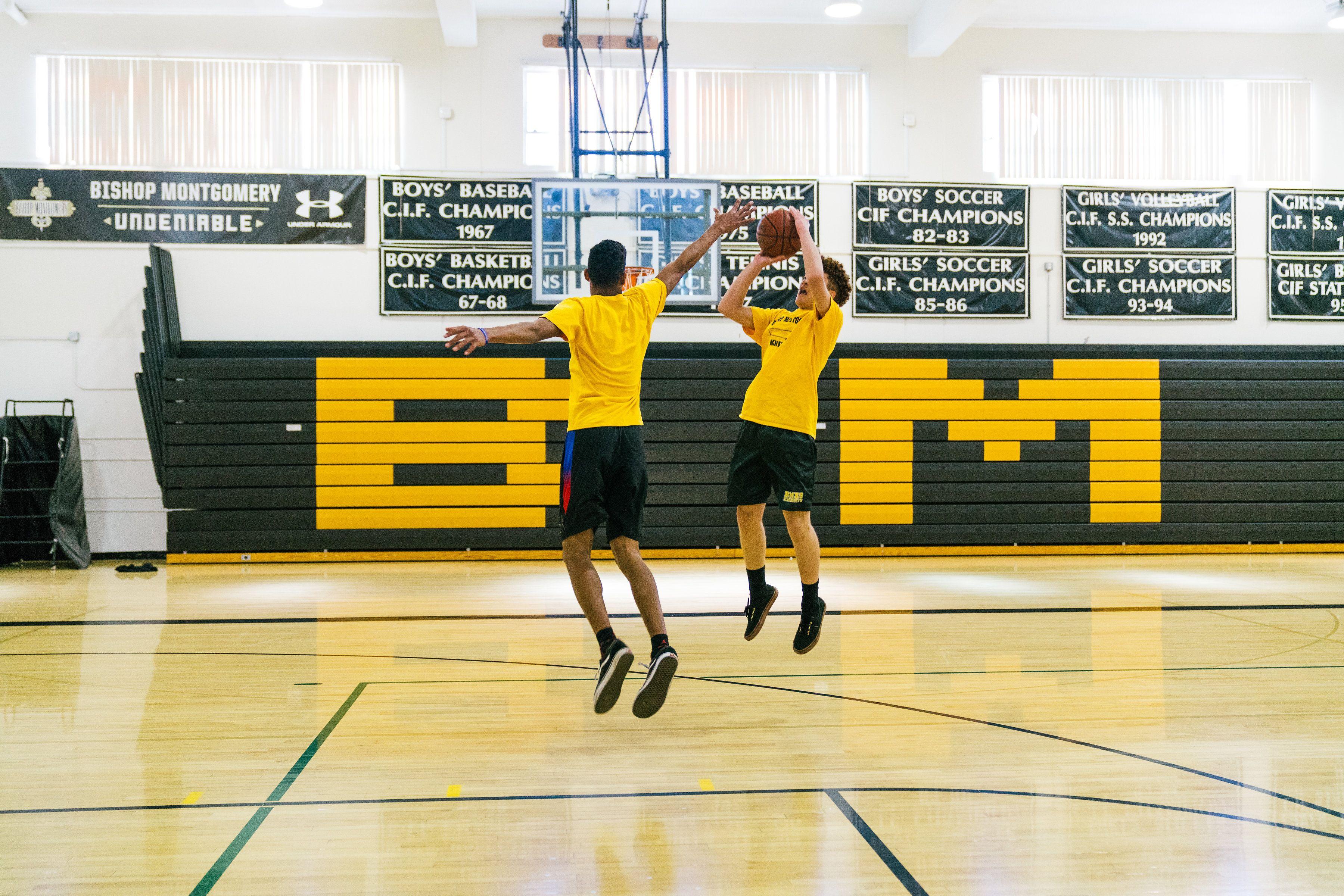 Bishop Montgomery- Basketball03.jpg