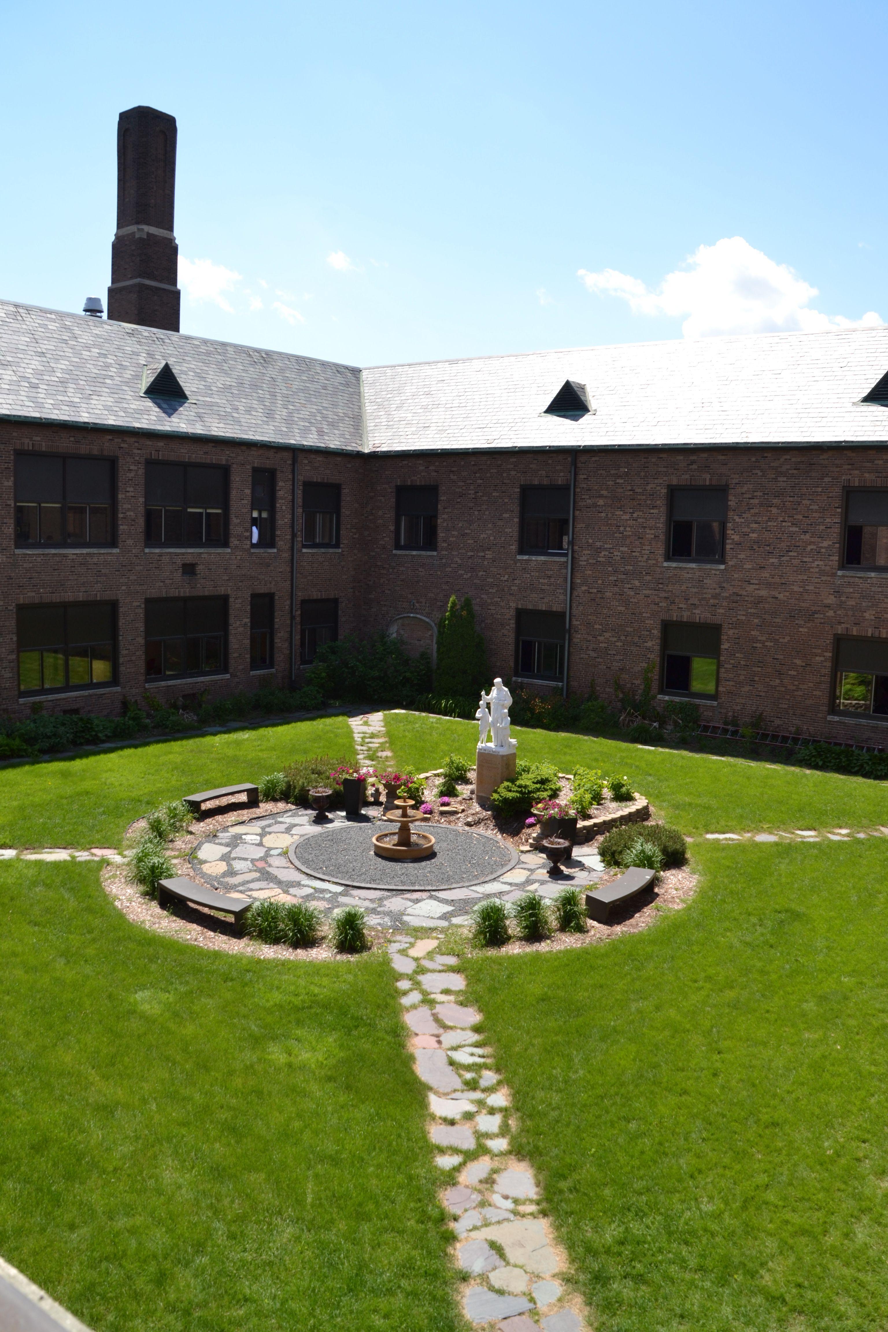 Cretin-Derham Hall - Courtyard02.jpg