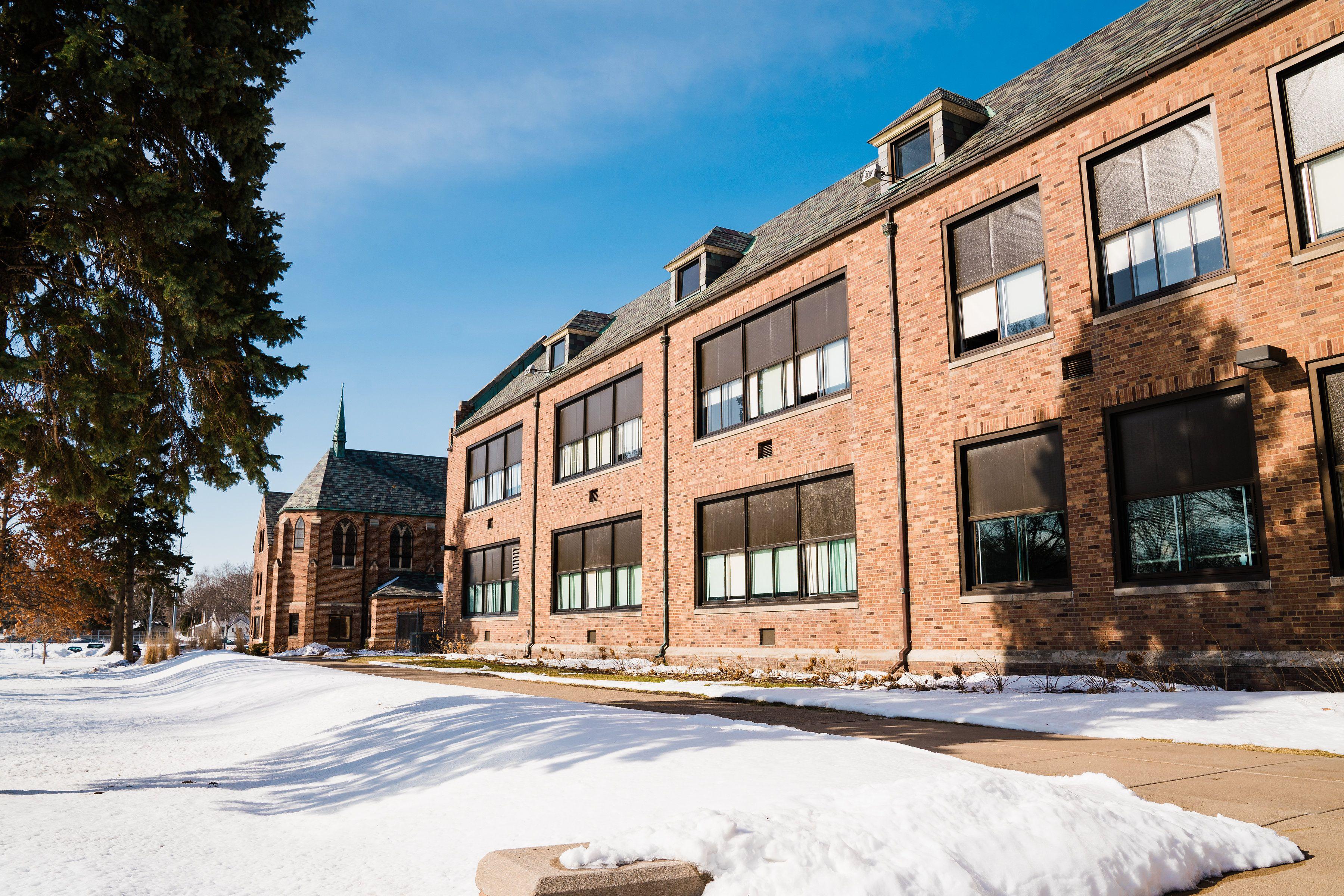 Cretin-Derham Hall - Exterior02.jpg
