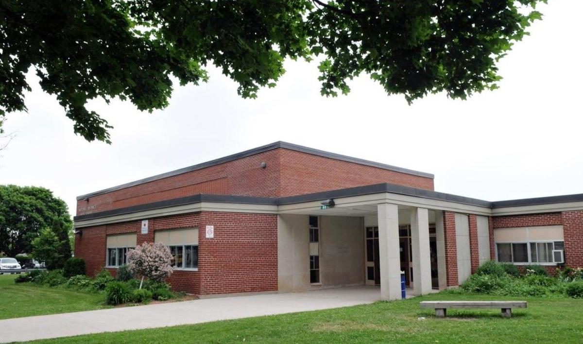 Mitchell District High School.jpg