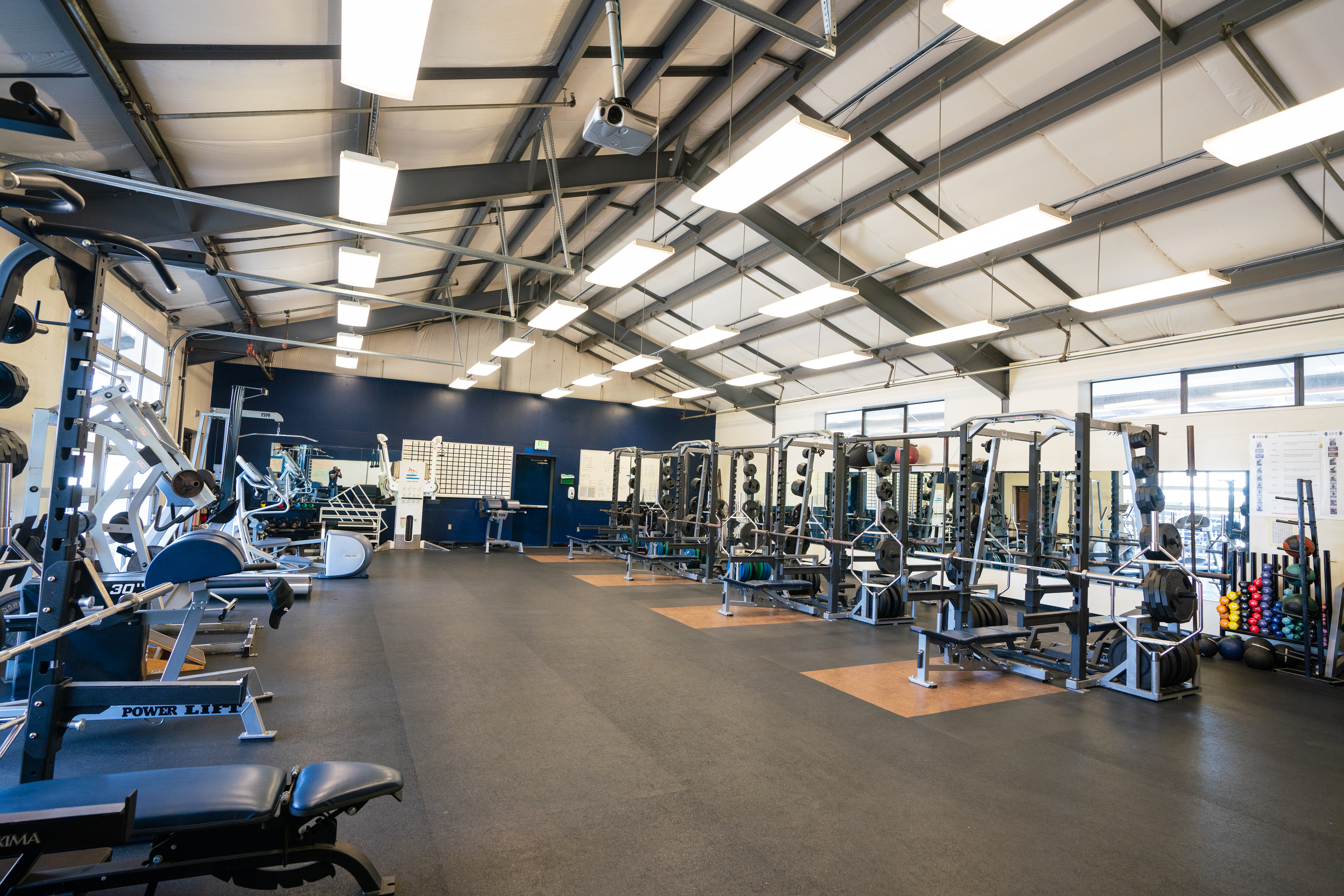 WeightRoom04.jpg