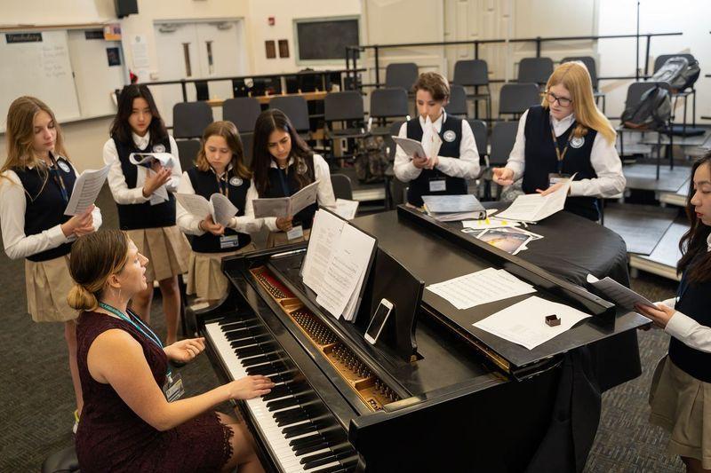 aula de musica piano.jpeg