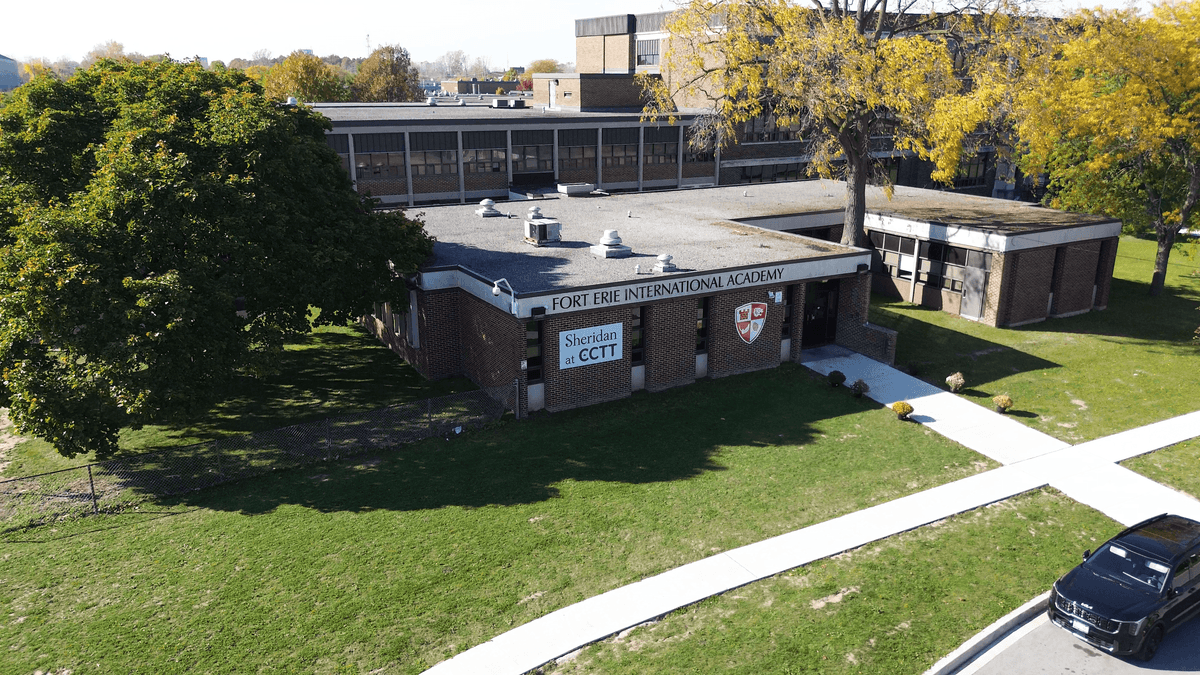 school_entrance2.png